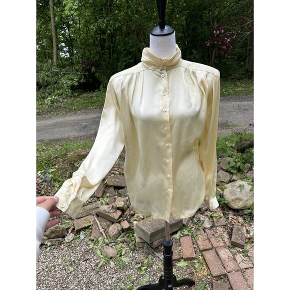 Vintage Liz Claiborne Satin Button Neck Office Blouse Light Yellow S 8 Polyester - Picture 4 of 12